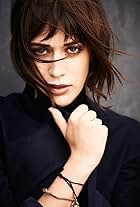 Lizzy Caplan