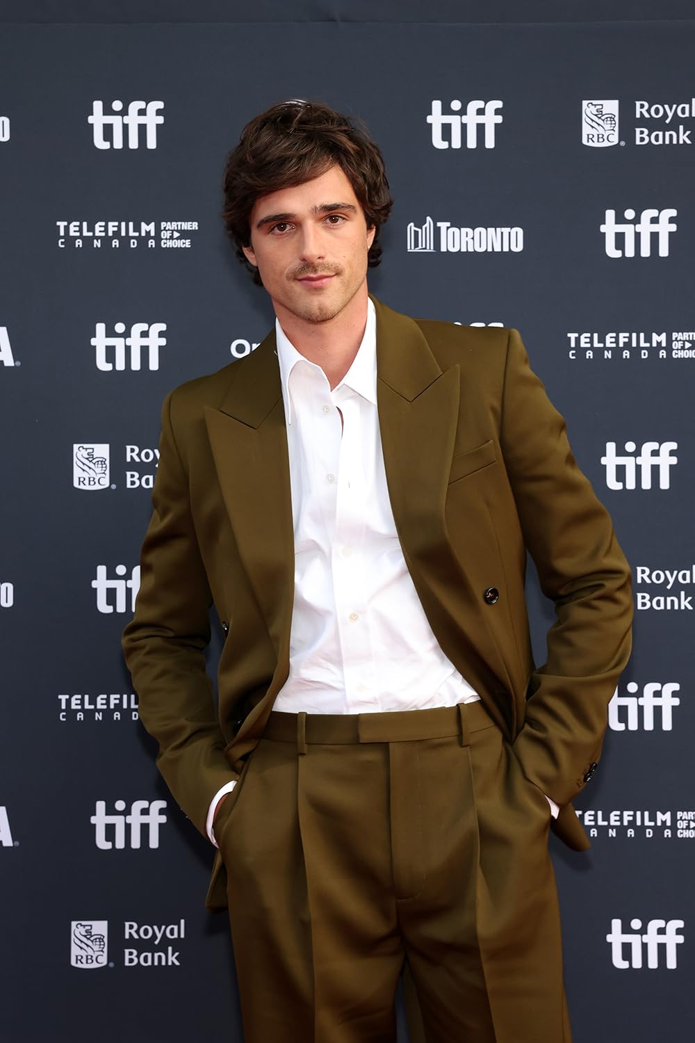 بر پشت اسب‌های تندرو