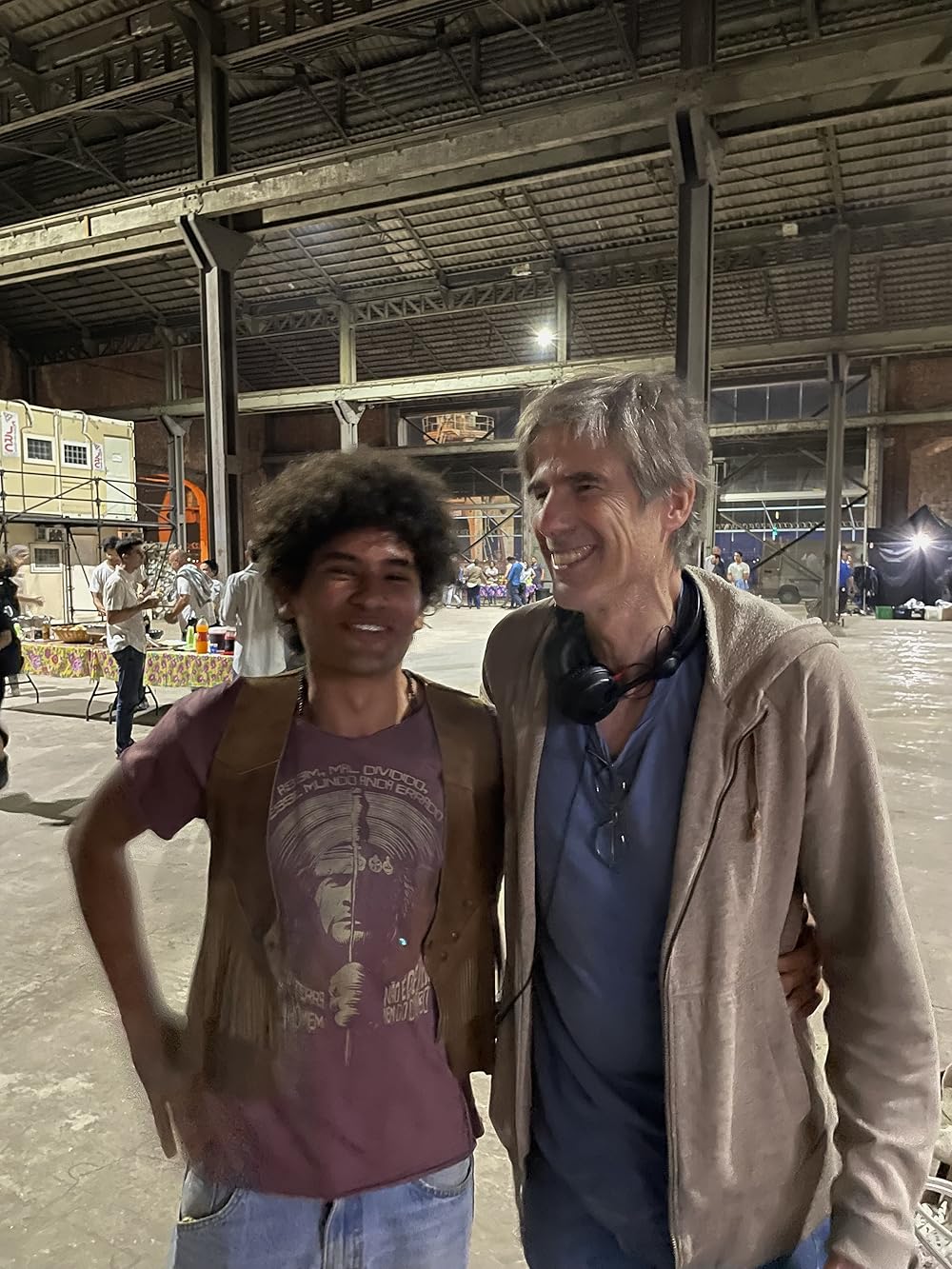 هنوز اینجا هستم