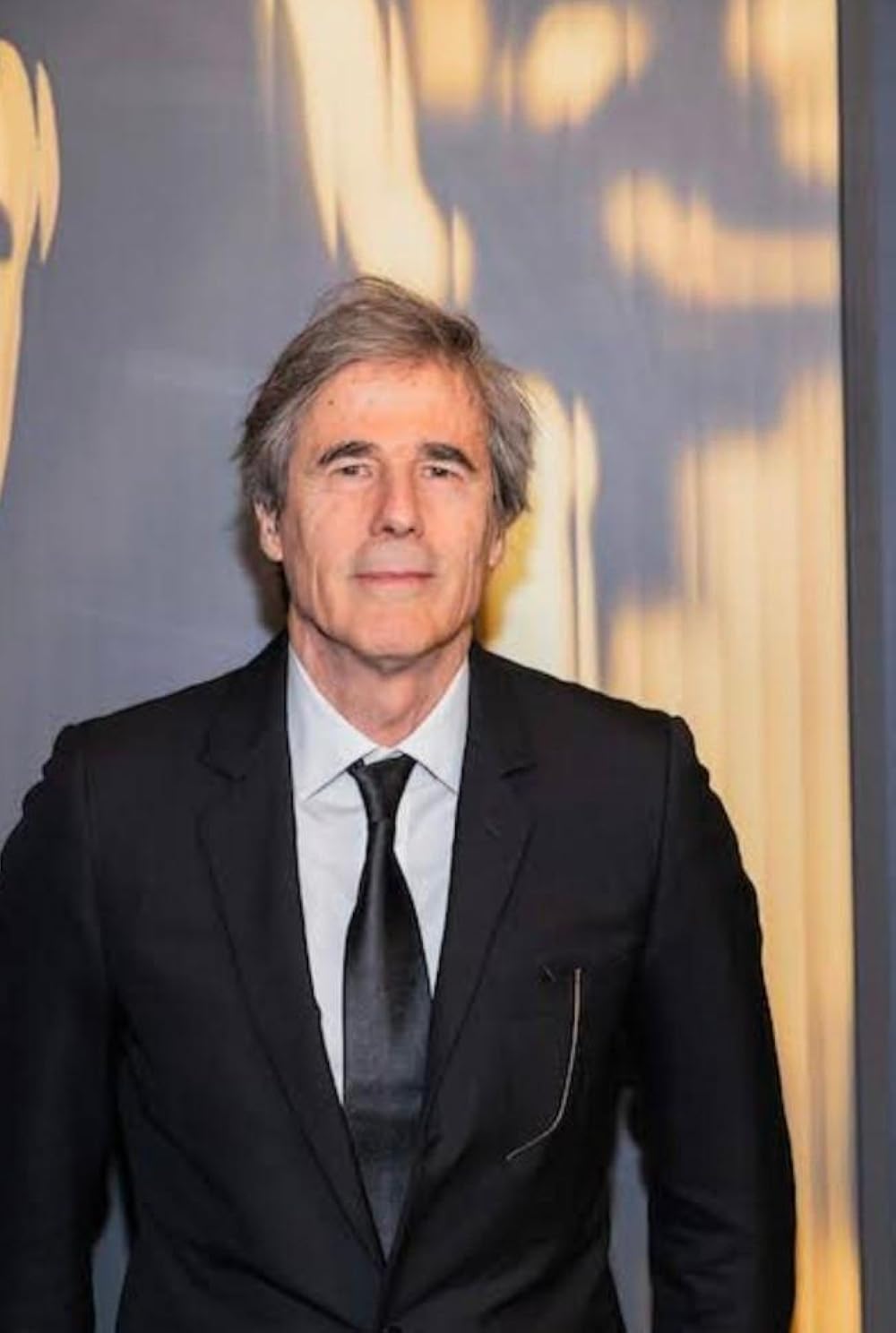 هنوز اینجا هستم