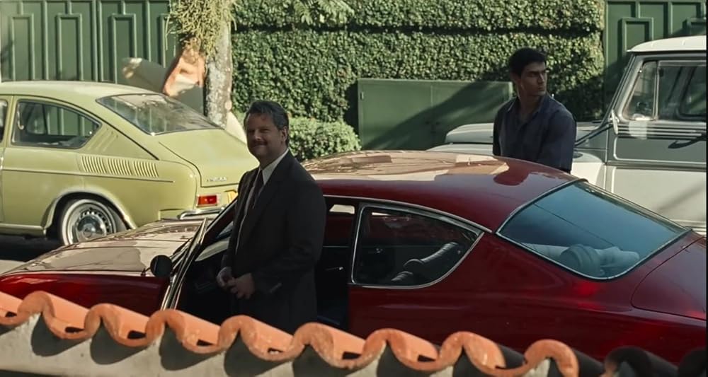 هنوز اینجا هستم