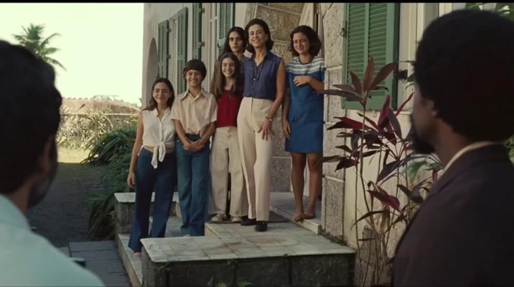 هنوز اینجا هستم