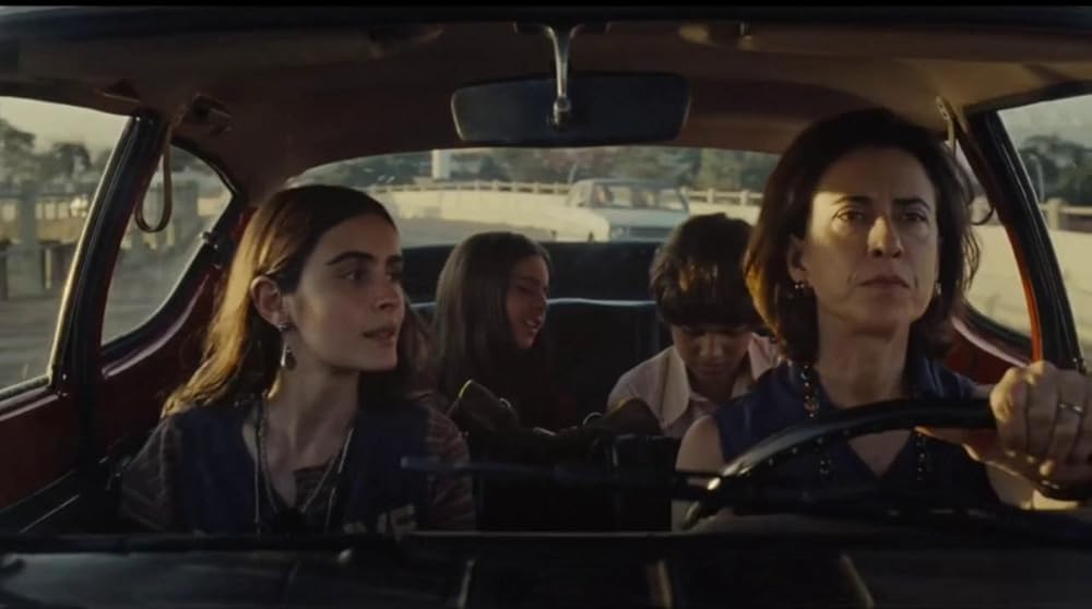 هنوز اینجا هستم