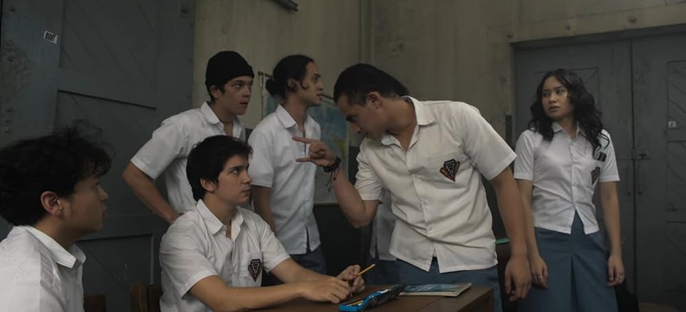 محاصره در دبیرستان تورن