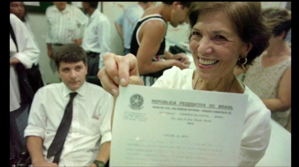 هنوز اینجا هستم