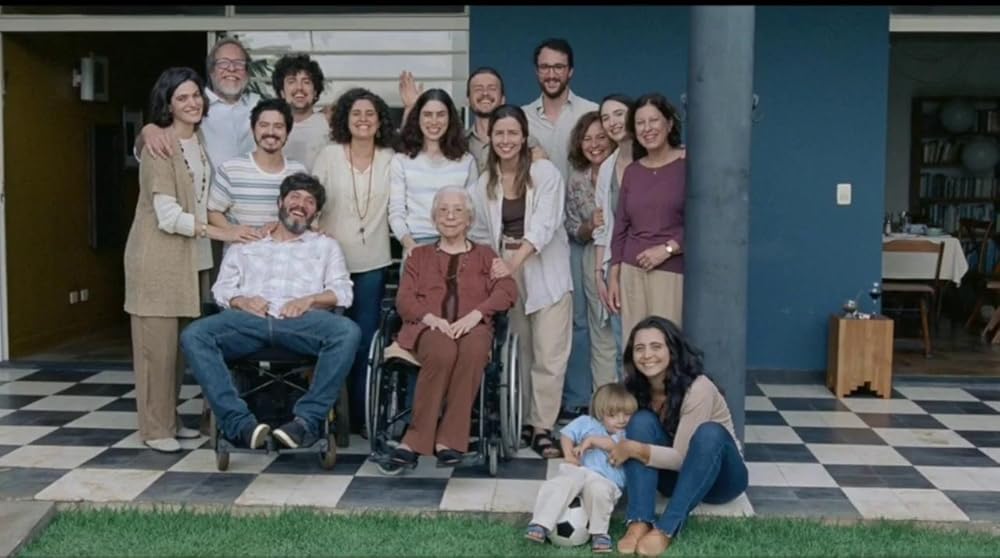 هنوز اینجا هستم