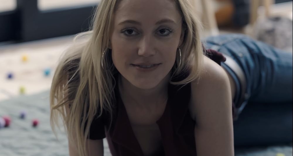 دستی که گهواره را تکان می‌دهد