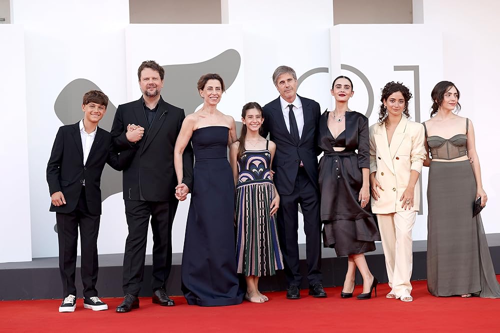 هنوز اینجا هستم