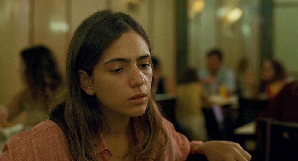 هنوز اینجا هستم