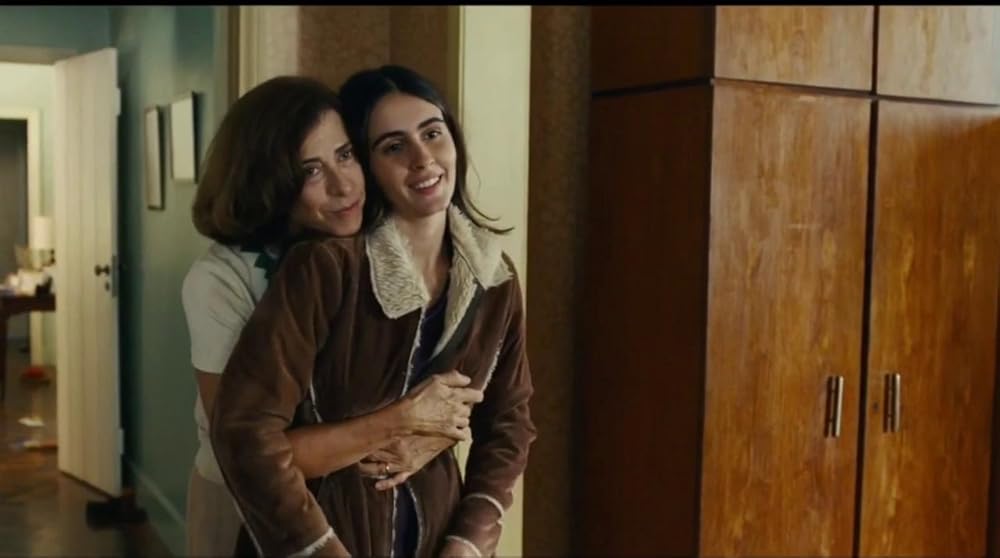 هنوز اینجا هستم