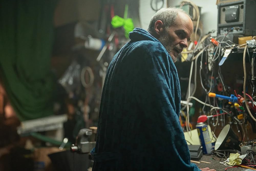 شب همیشه از راه میرسد