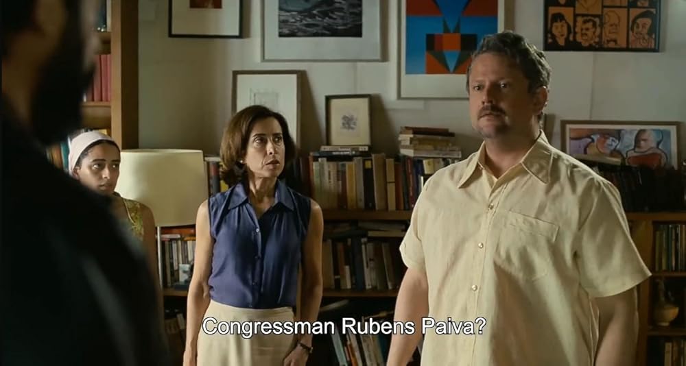 هنوز اینجا هستم