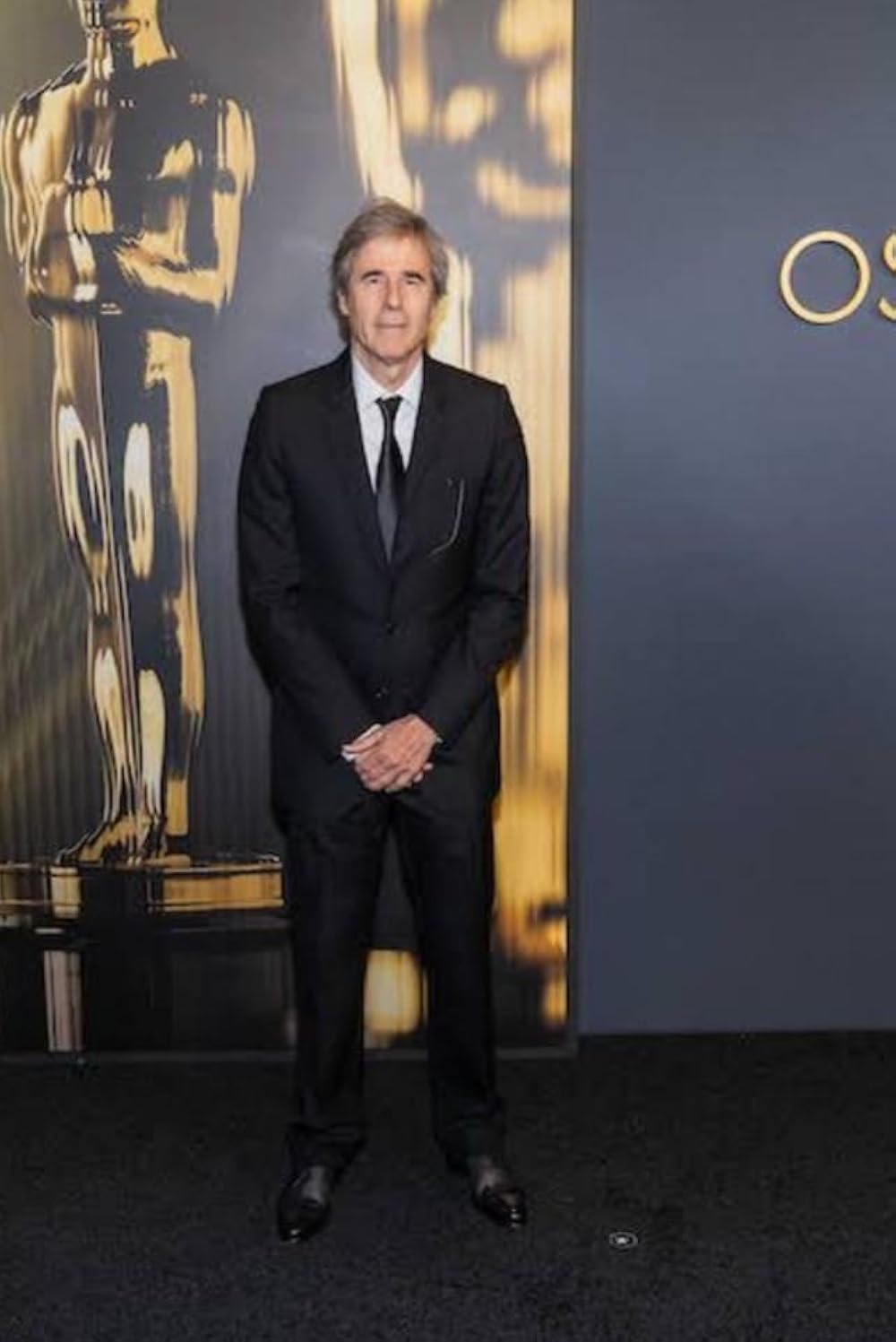 هنوز اینجا هستم