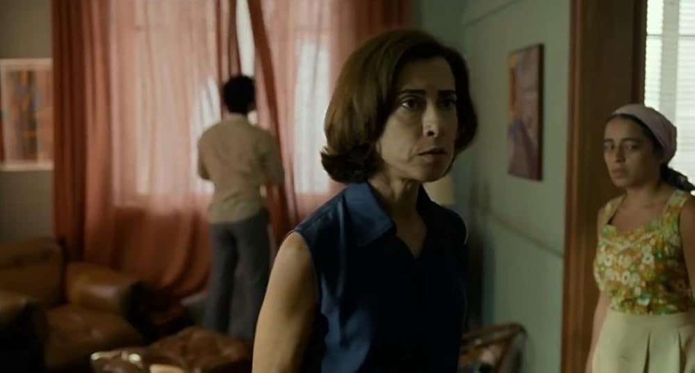 هنوز اینجا هستم