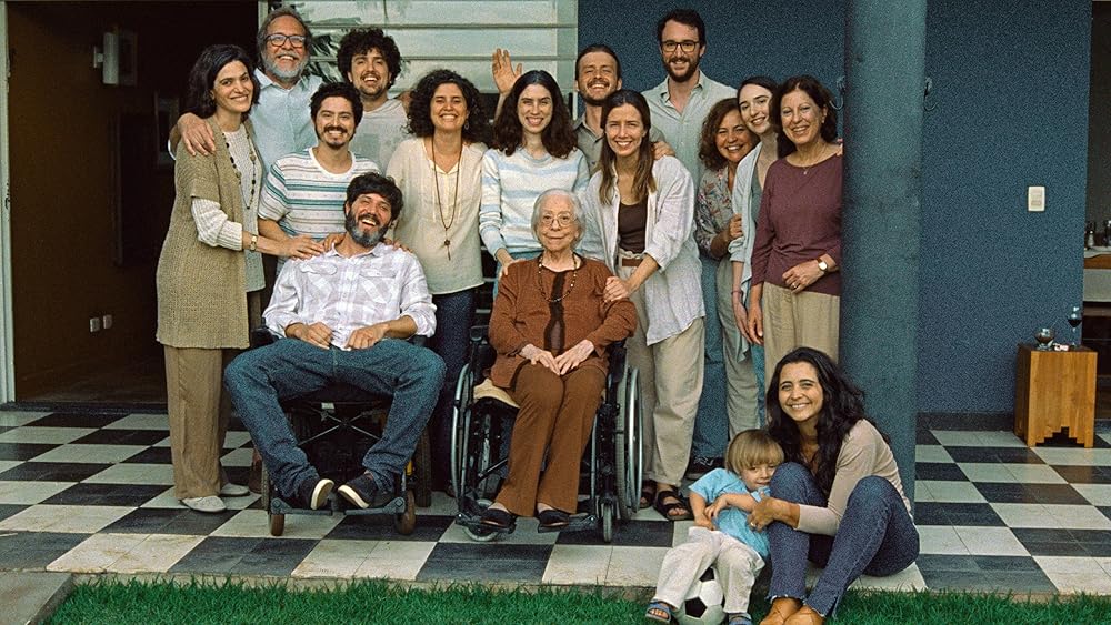 هنوز اینجا هستم