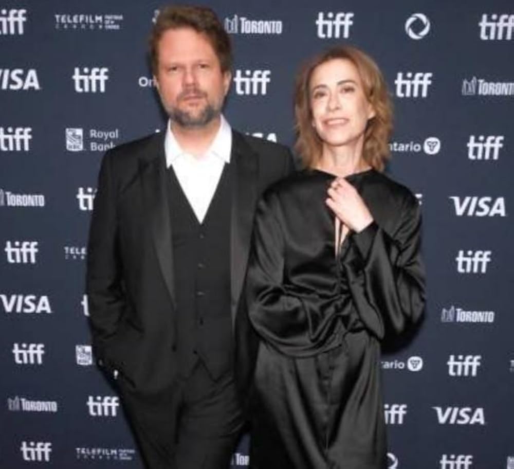 هنوز اینجا هستم