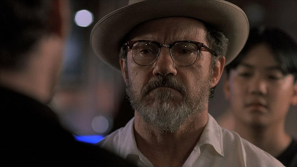 از گرگ‌ و میش تا سحر