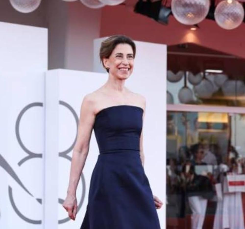 هنوز اینجا هستم