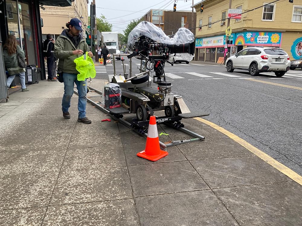 شب همیشه از راه میرسد