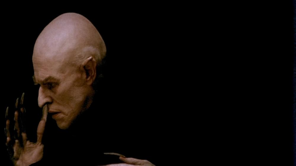 سایهٔ خون‌آشام