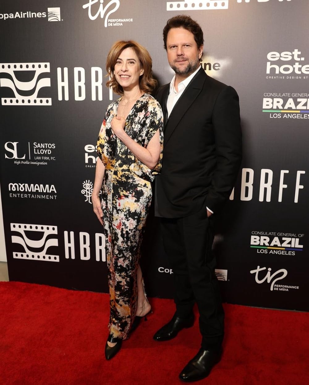 هنوز اینجا هستم