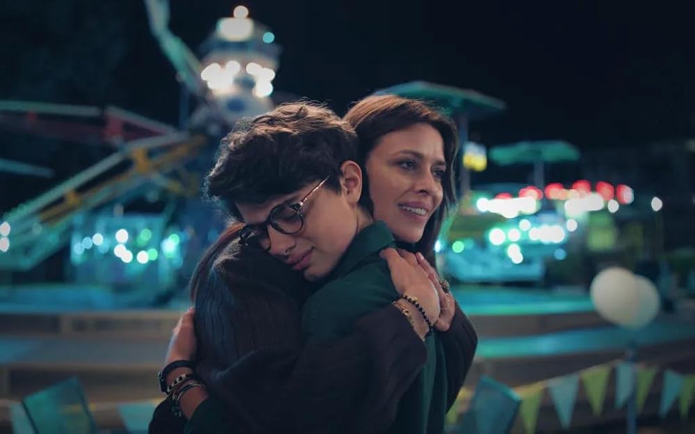 پسری با شلوار صورتی