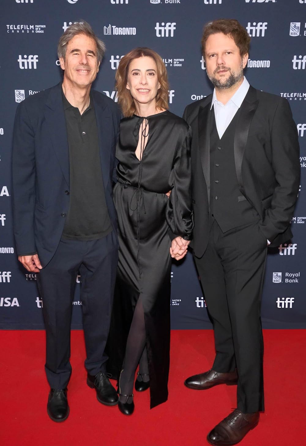 هنوز اینجا هستم