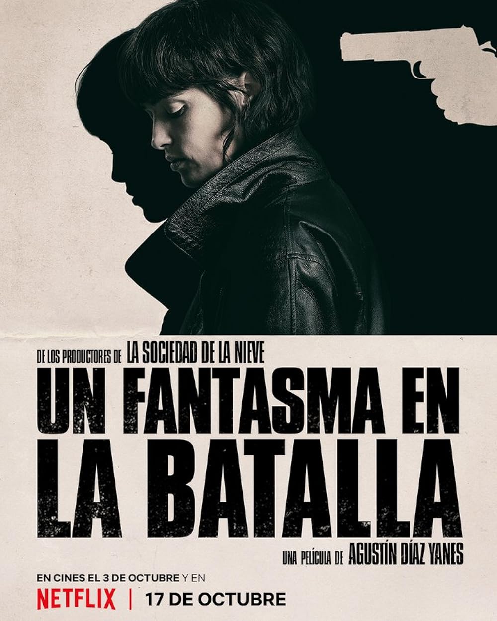 او در تاریکی قدم می‌زند