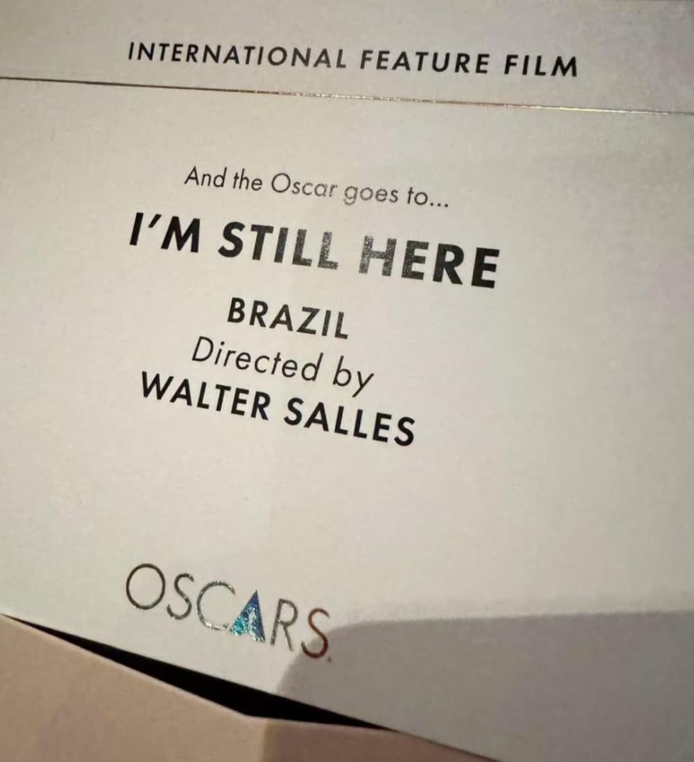 هنوز اینجا هستم