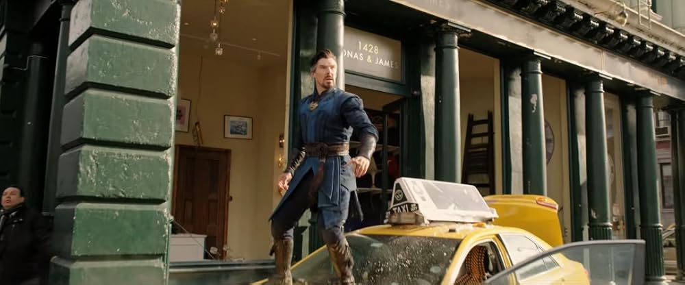 دکتر استرنج در چندجهانی جنون