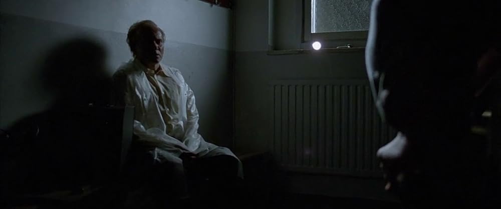 آدم درست را راه بده