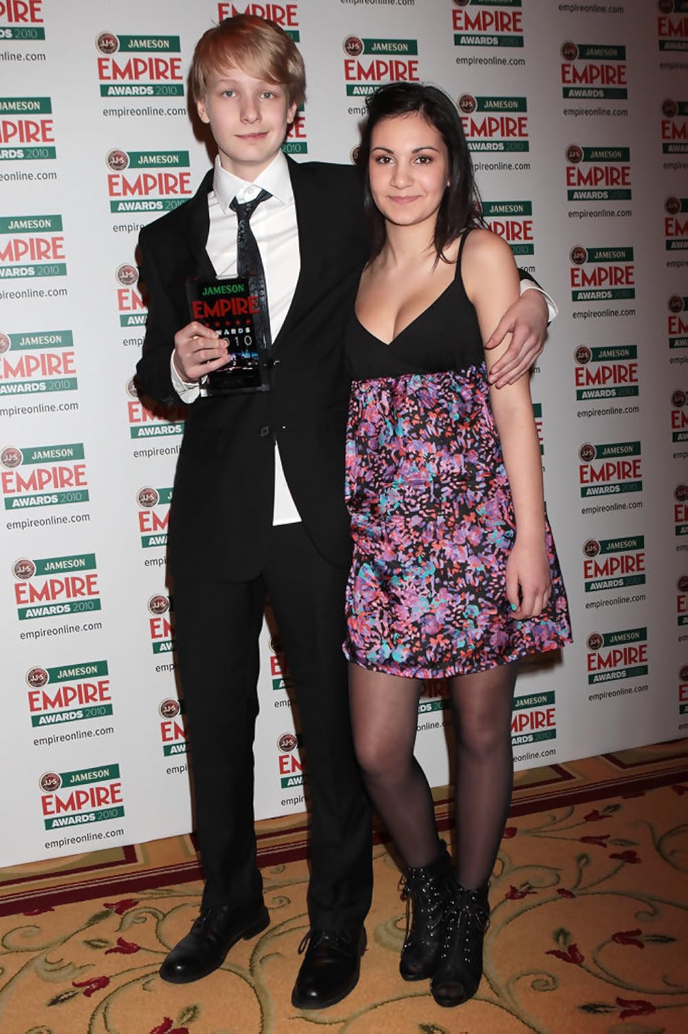 آدم درست را راه بده