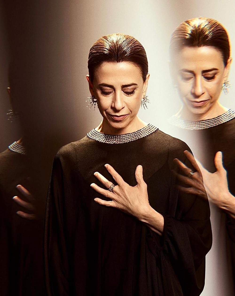 هنوز اینجا هستم