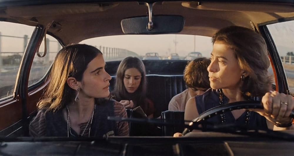 هنوز اینجا هستم