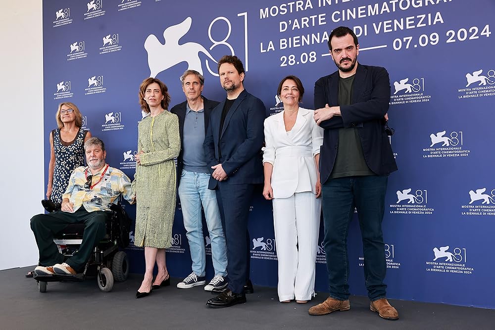 هنوز اینجا هستم